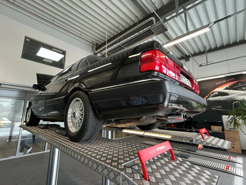Immagine 7/44 di Audi 200 - 2.2 20V Turbo quattro (1990)