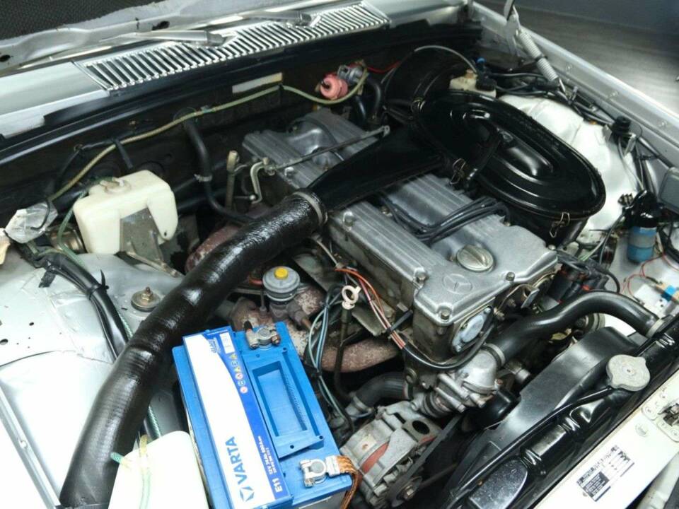 Image 27/29 of Mercedes-Benz 280 SE (1977)