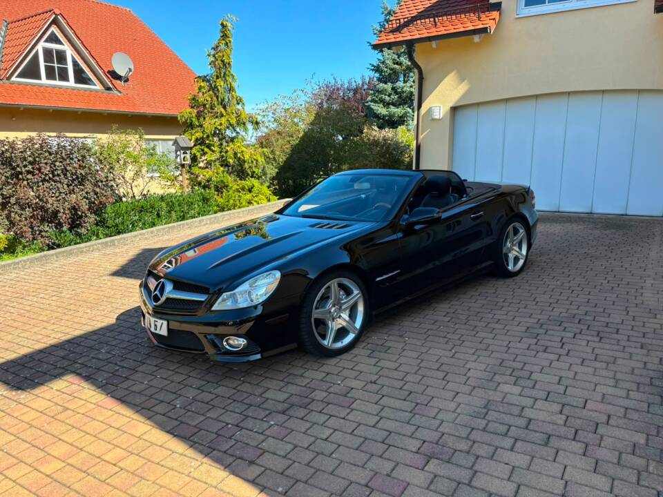 Image 2/7 of Mercedes-Benz SL 500 (2009)