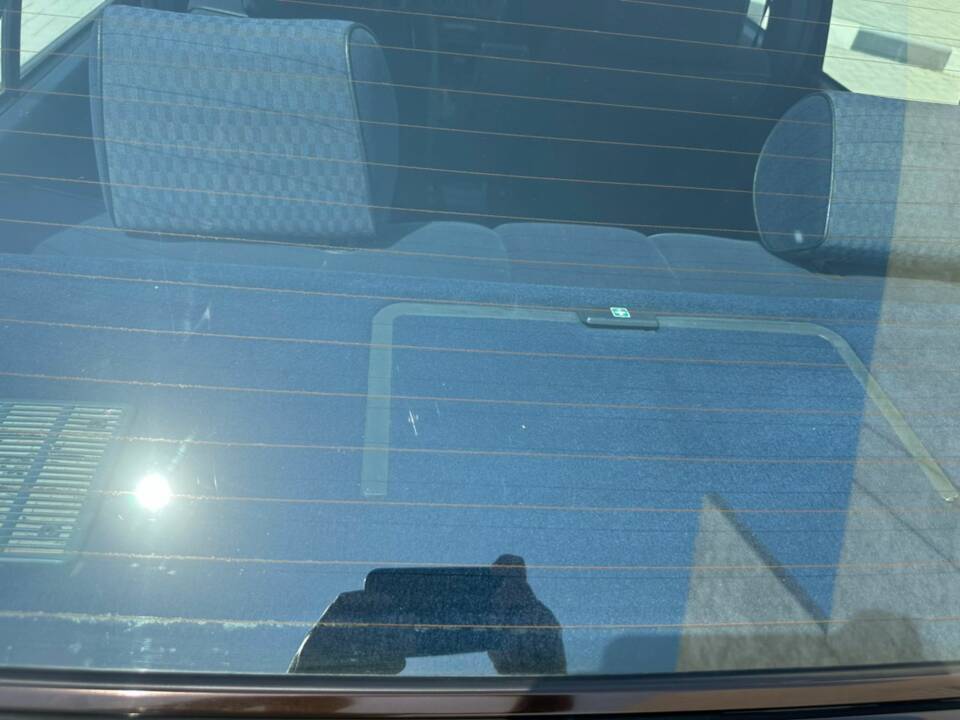 Bild 38/69 von Mercedes-Benz 190 E (1988)