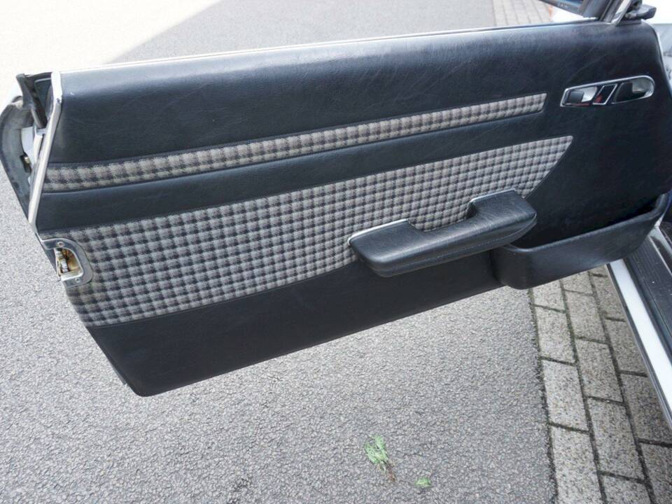 Image 22/36 of Mercedes-Benz 300 SL (1986)