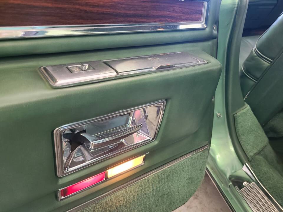 Image 10/18 of Cadillac Sedan DeVille (1971)