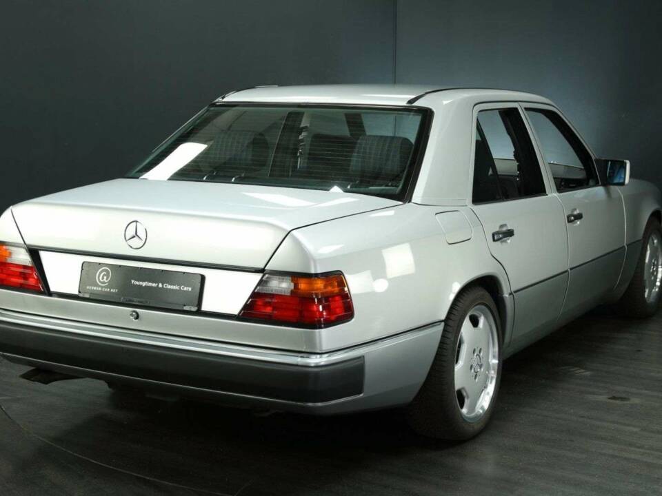Bild 2/50 von Mercedes-Benz 300 E-24 (1992)