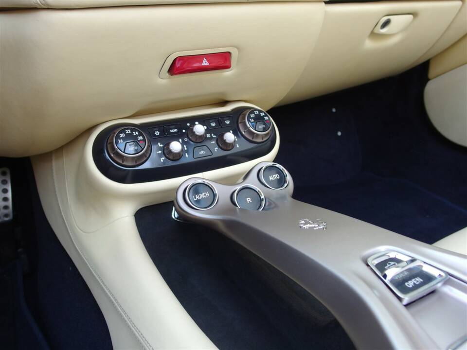 Bild 72/99 von Ferrari California (2009)