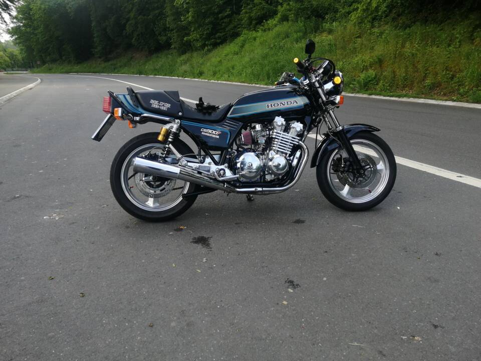 Image 34/54 of Honda CB 900 F Bol d'Or (1979)