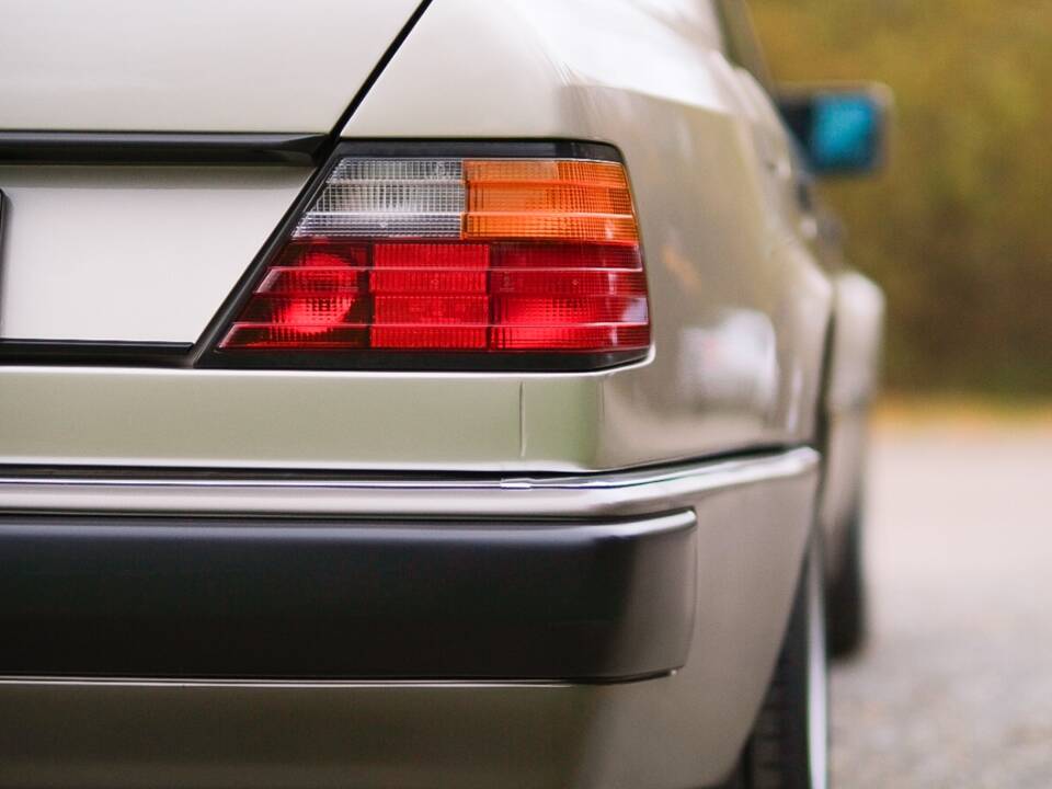 Immagine 3/20 di Mercedes-Benz 500 E (1991)