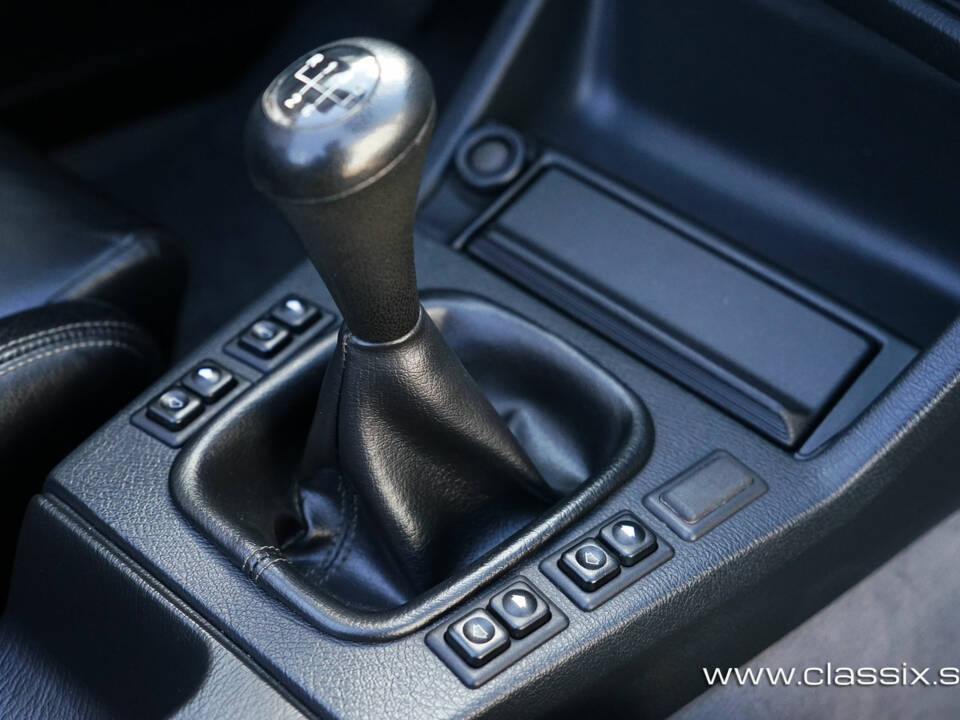 Bild 24/29 von BMW 325i (1990)