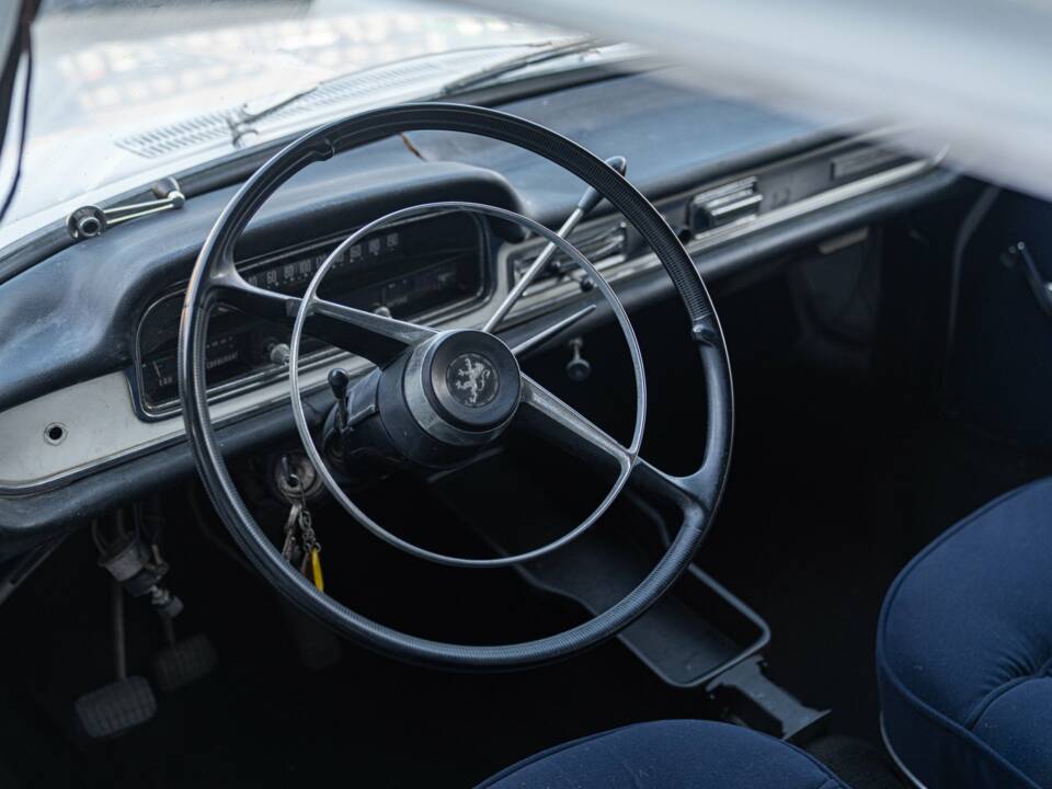 Image 25/29 of Peugeot 404 Coupé (1966)