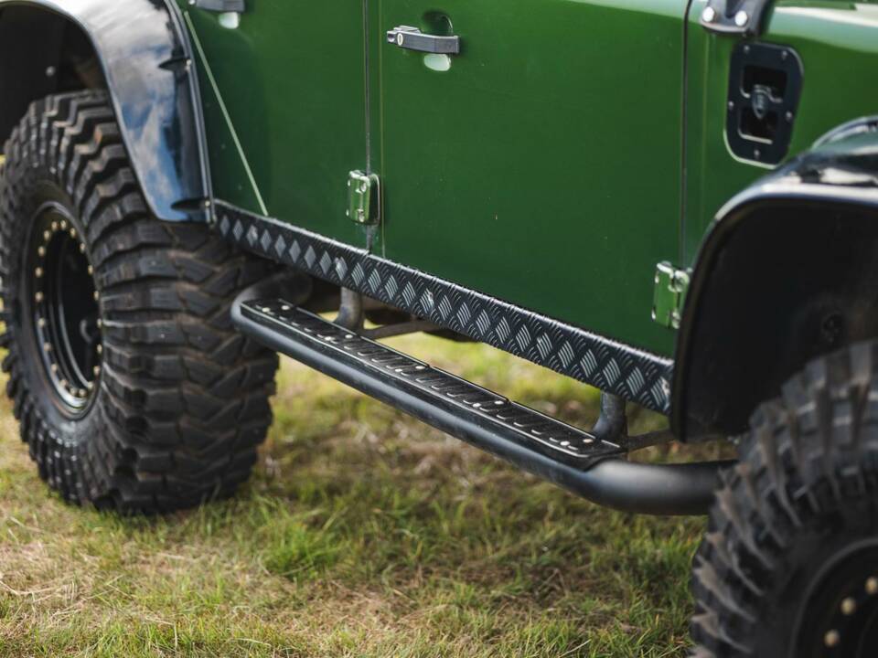 Image 12/31 de Land Rover Defender 110 (2005)