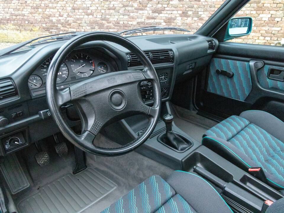 Image 3/50 of BMW 316i Touring (1993)