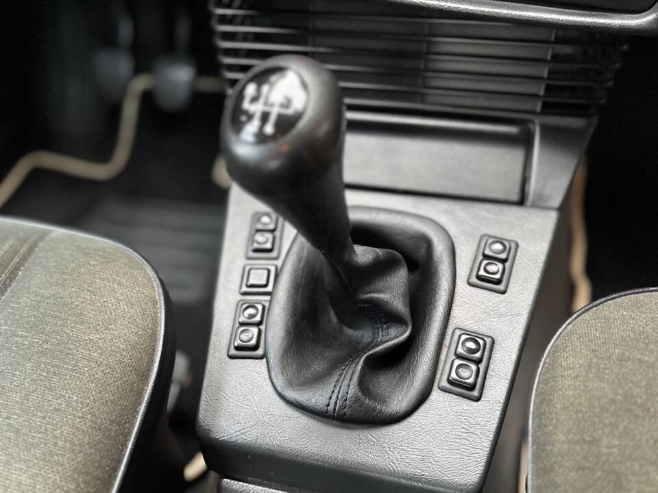 Bild 32/47 von BMW 528i (1986)