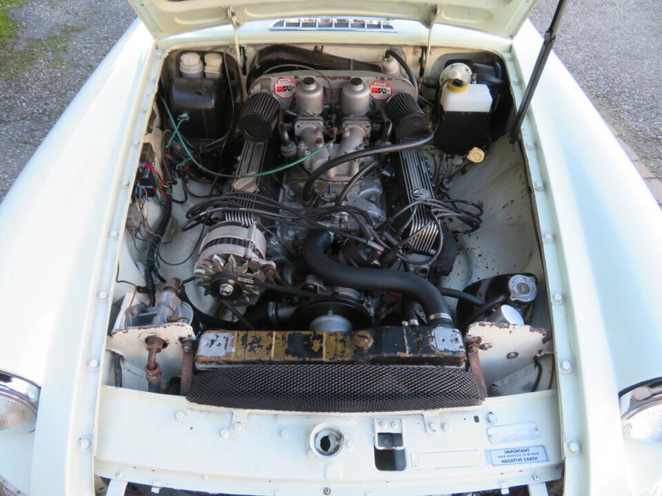 Image 12/16 of MG MGB GT V8 (1973)