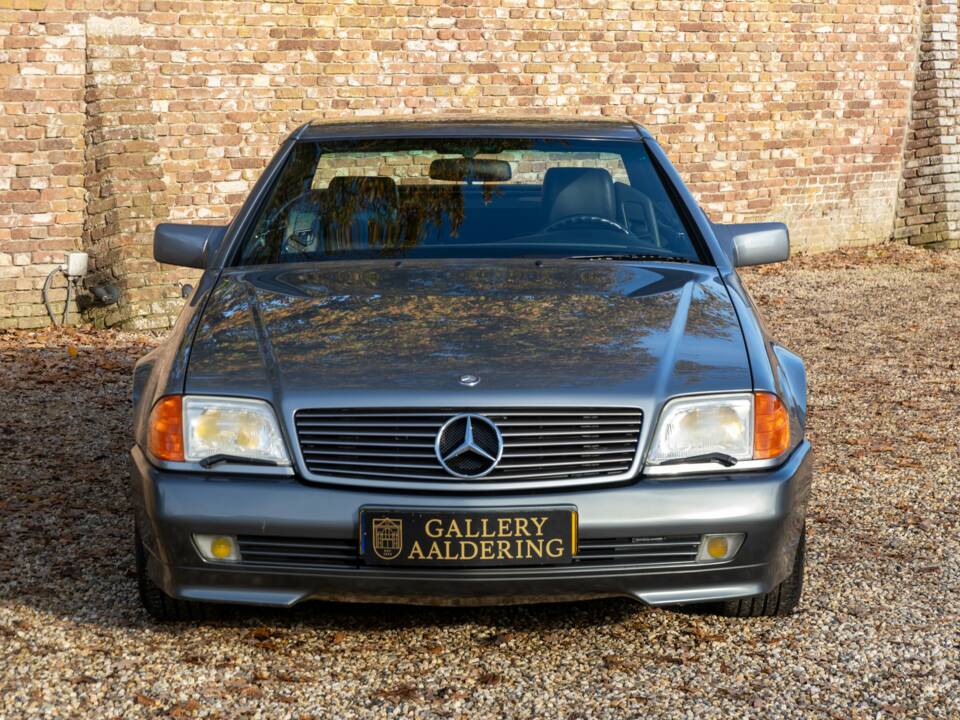 Image 18/50 of Mercedes-Benz 500 SL (1991)