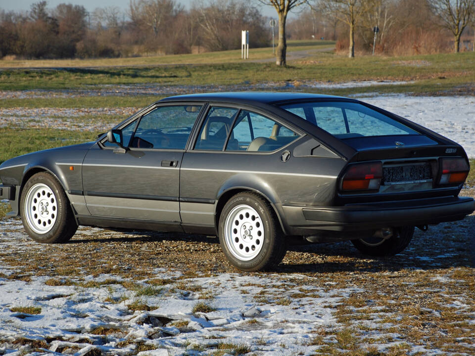 Image 11/49 of Alfa Romeo GTV 2.0 (1985)