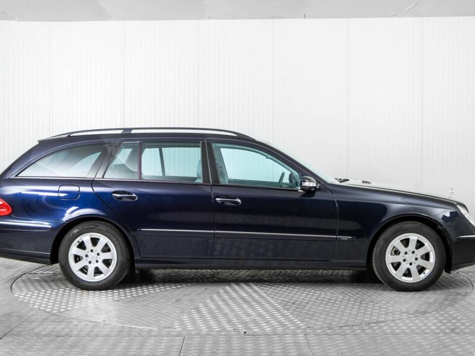 Bild 10/50 von Mercedes-Benz E 320 T 4MATIC (2004)