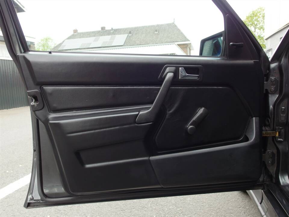 Immagine 39/98 di Mercedes-Benz 190 E 2.3-16 (1985)