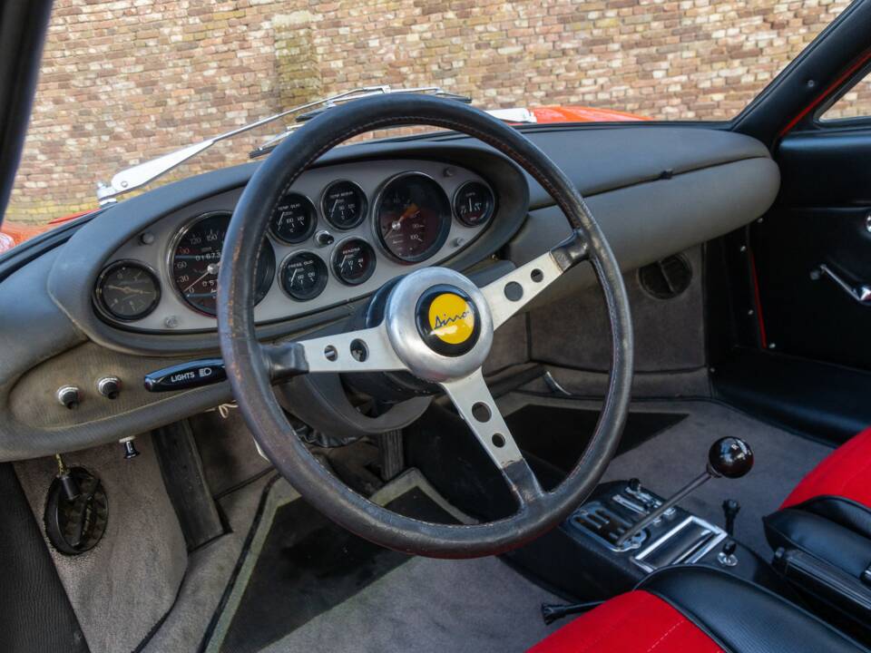 Image 48/50 de Ferrari Dino 246 GT (1970)