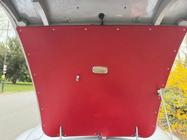 Image 43/50 of Jaguar XK 120 OTS (1953)