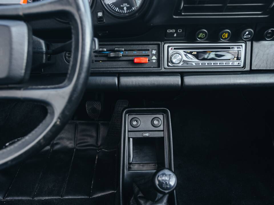 Bild 24/27 von Porsche 911 Carrera 3.2 (1989)