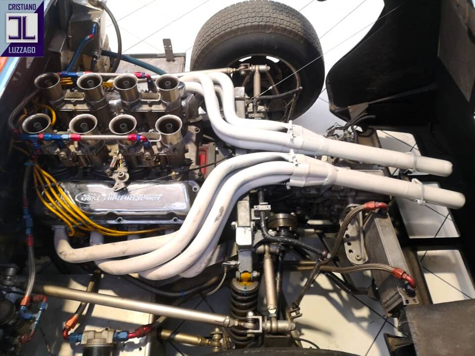 Image 40/50 of Ford GT40 (1966)