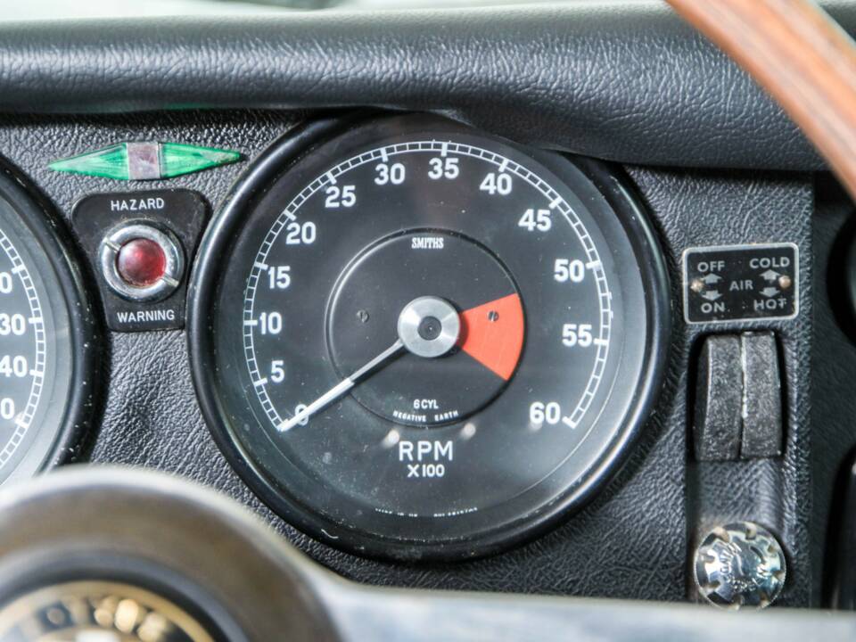 Image 18/47 de Jaguar E-Type (1969)