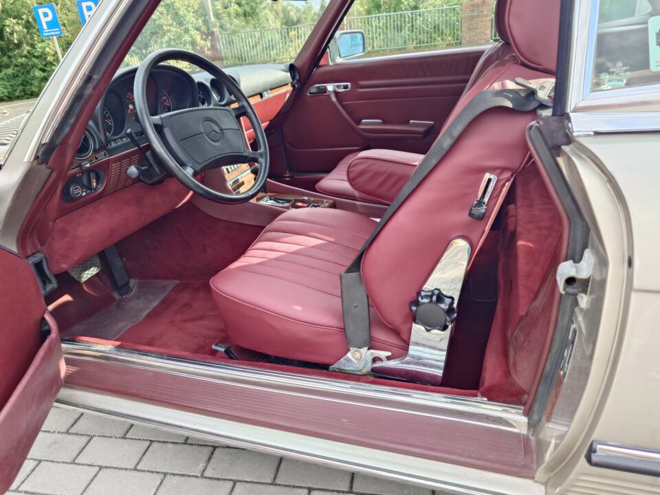 Image 38/43 de Mercedes-Benz 560 SL (1988)