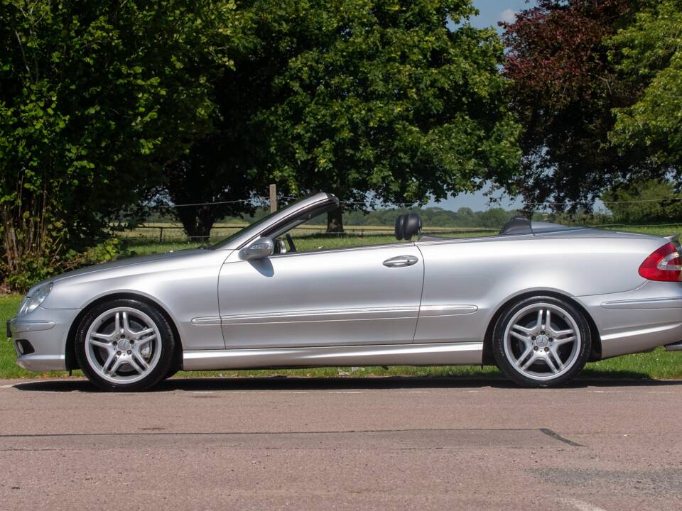 Image 2/50 of Mercedes-Benz CLK 55 AMG (2003)
