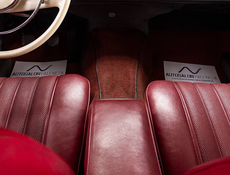 Bild 18/32 von Mercedes-Benz 220 SE b (1965)