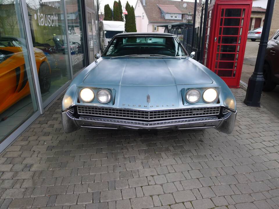 Image 2/15 of Oldsmobile Toronado (1967)