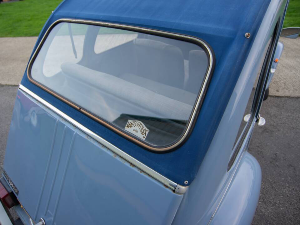 Image 19/38 de Citroën 2 CV 6 (1988)