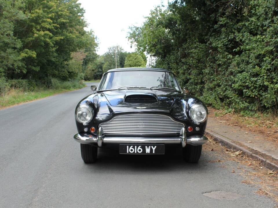 Image 2/19 of Aston Martin DB 4 (1961)