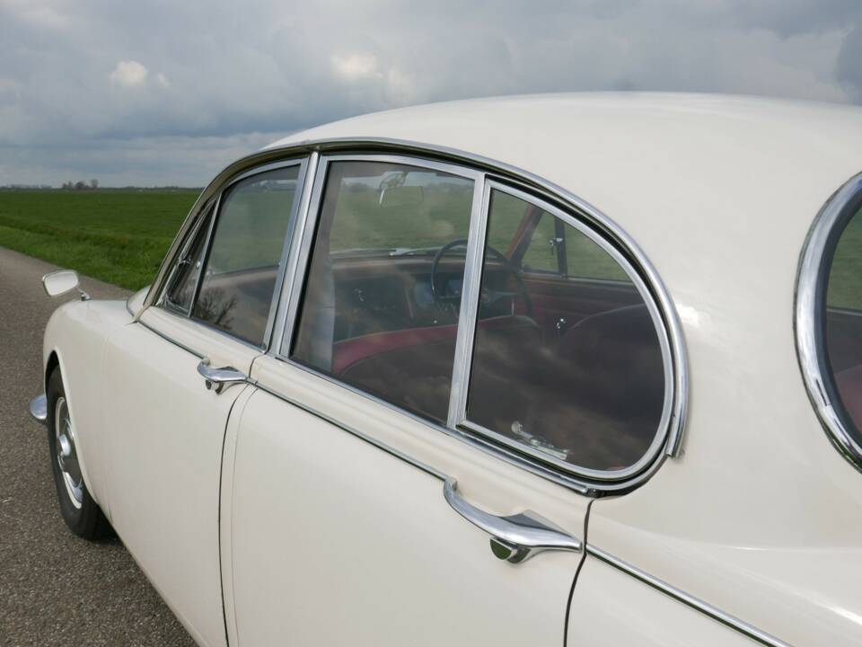 Obraz 44/50 pojazdu Jaguar 240 (1968)