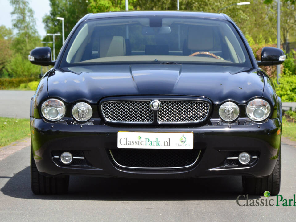 Image 8/50 of Jaguar XJ 2.7 D (2008)