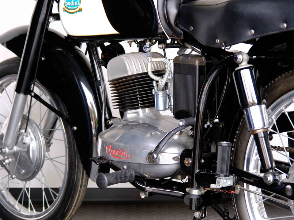 Image 50/68 of Mondial 160 Sport Lusso (1954)