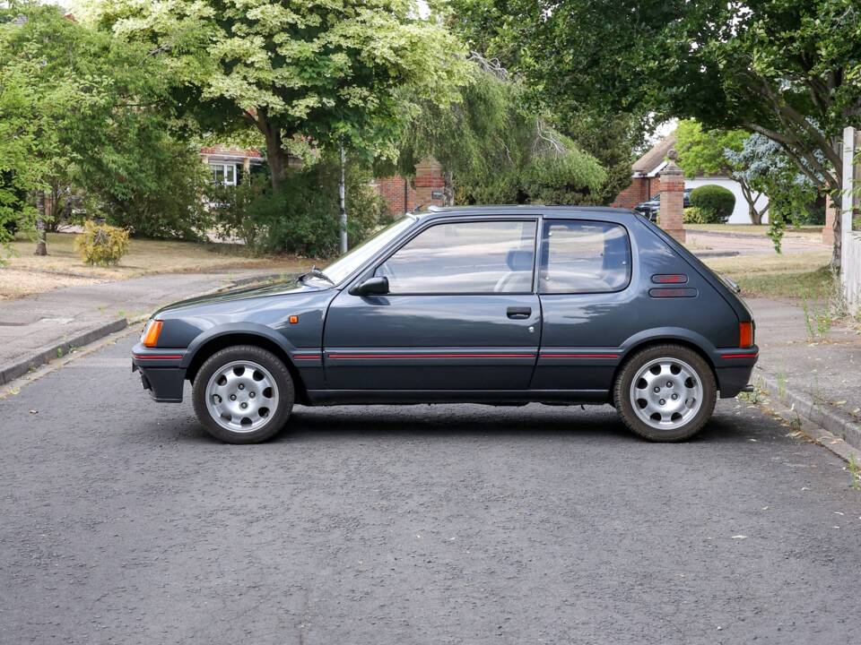 Bild 19/33 von Peugeot 205 GTi 1.9 (1987)