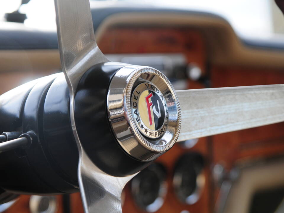 Image 15/34 of Facel Vega Facel II (1964)