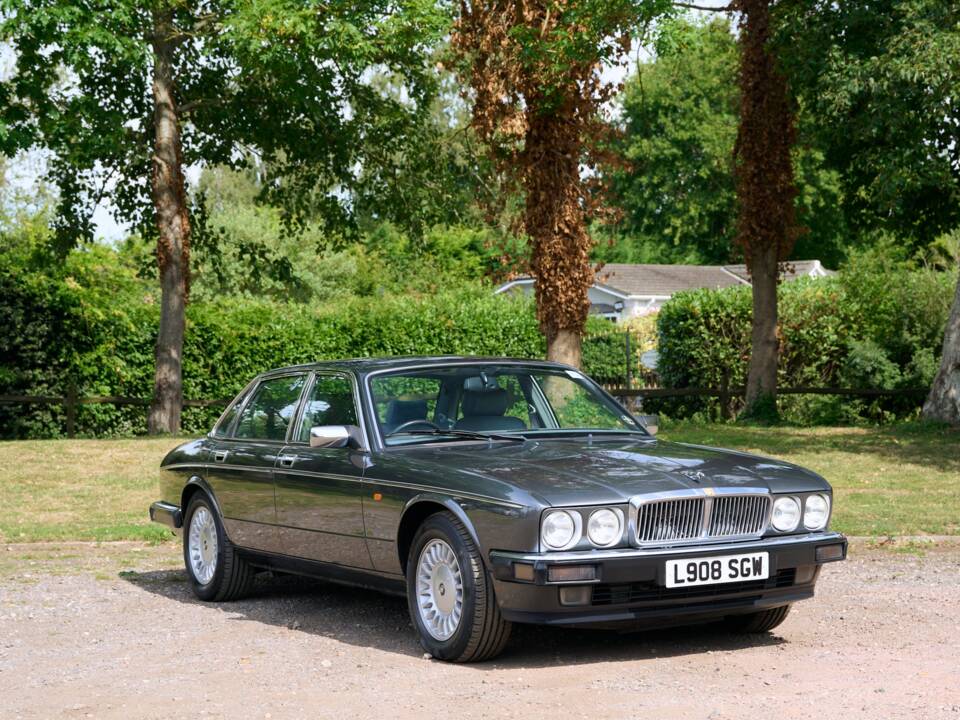 Afbeelding 9/50 van Jaguar XJ12 6.0 (1994)