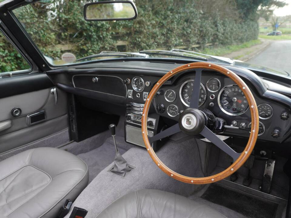 Bild 8/17 von Aston Martin DB 6 Volante (1967)