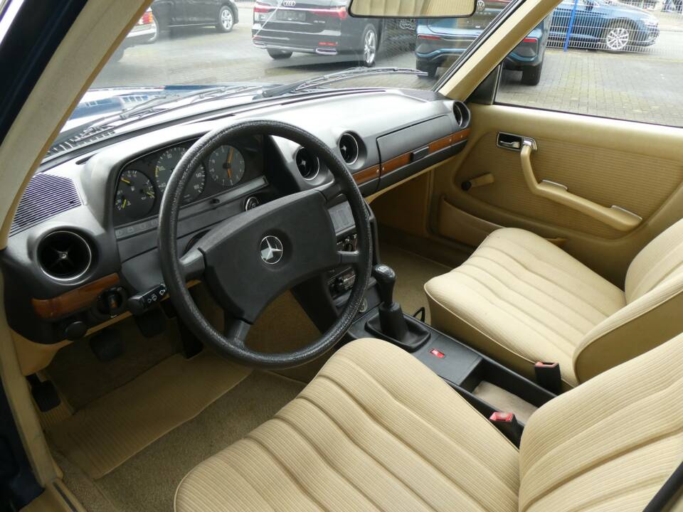 Imagen 8/21 de Mercedes-Benz 200 D (1984)