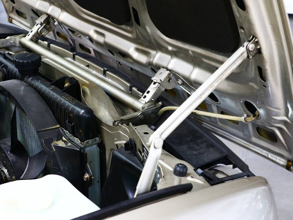 Afbeelding 36/40 van BMW 318i (1987)