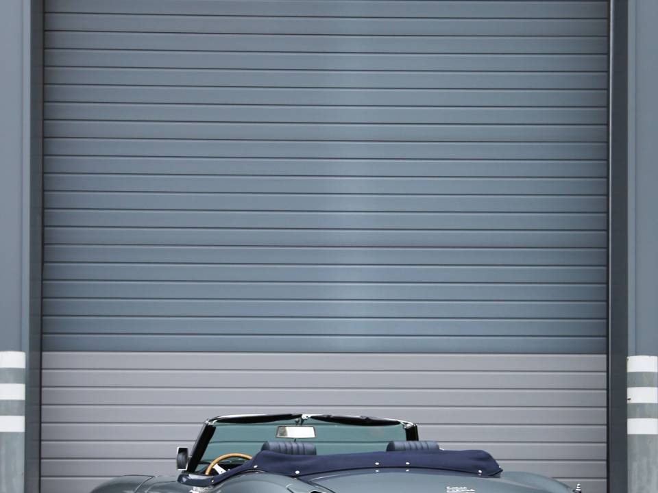 Image 32/48 de Jaguar E-Type (1969)