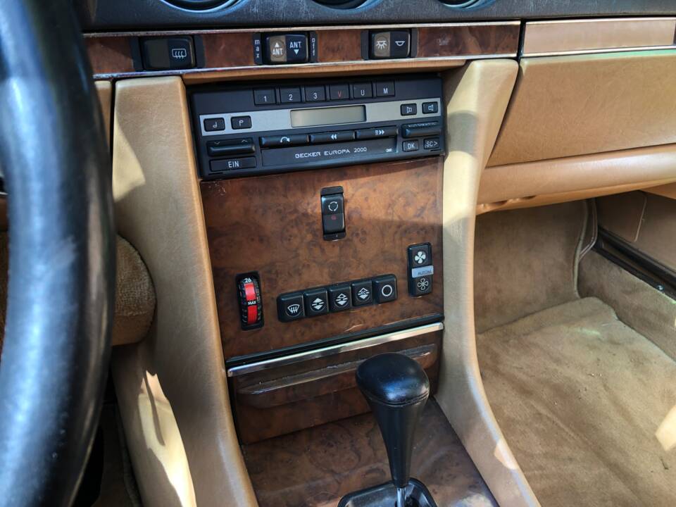 Image 29/57 of Mercedes-Benz 560 SL (1989)