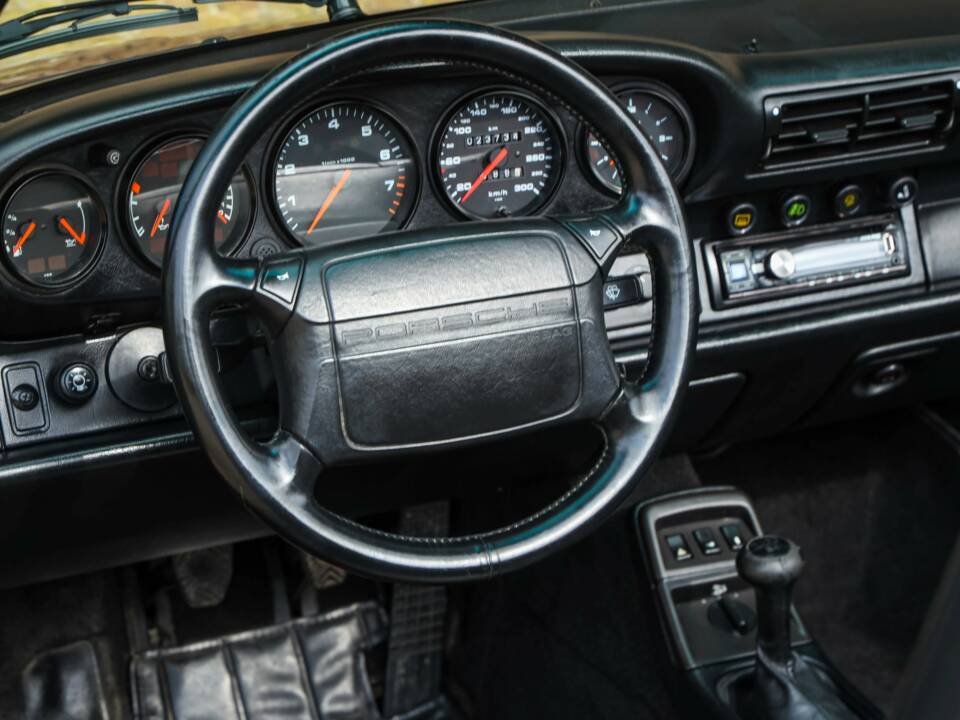 Obraz 36/50 pojazdu Porsche 911 Carrera 2 (1991)