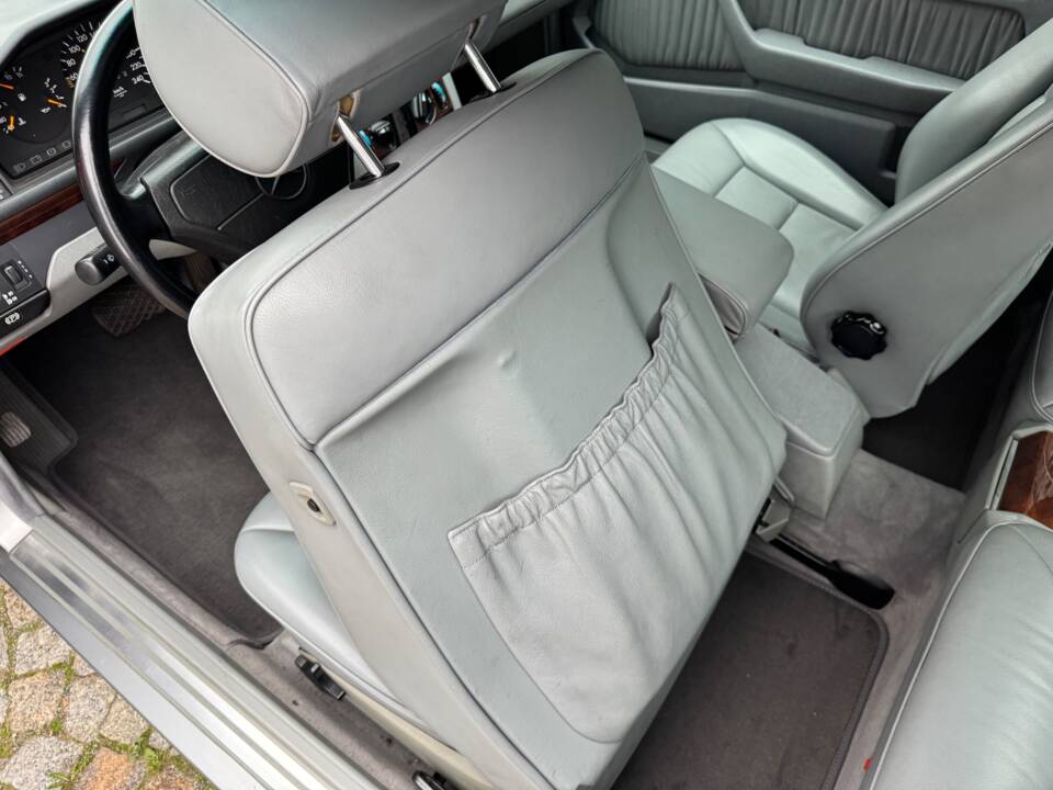 Imagen 41/100 de Mercedes-Benz 300 CE (1992)