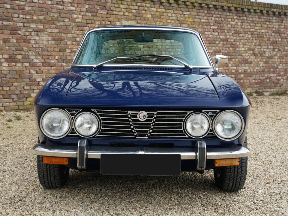 Image 6/7 de Alfa Romeo 2000 GTV (1974)