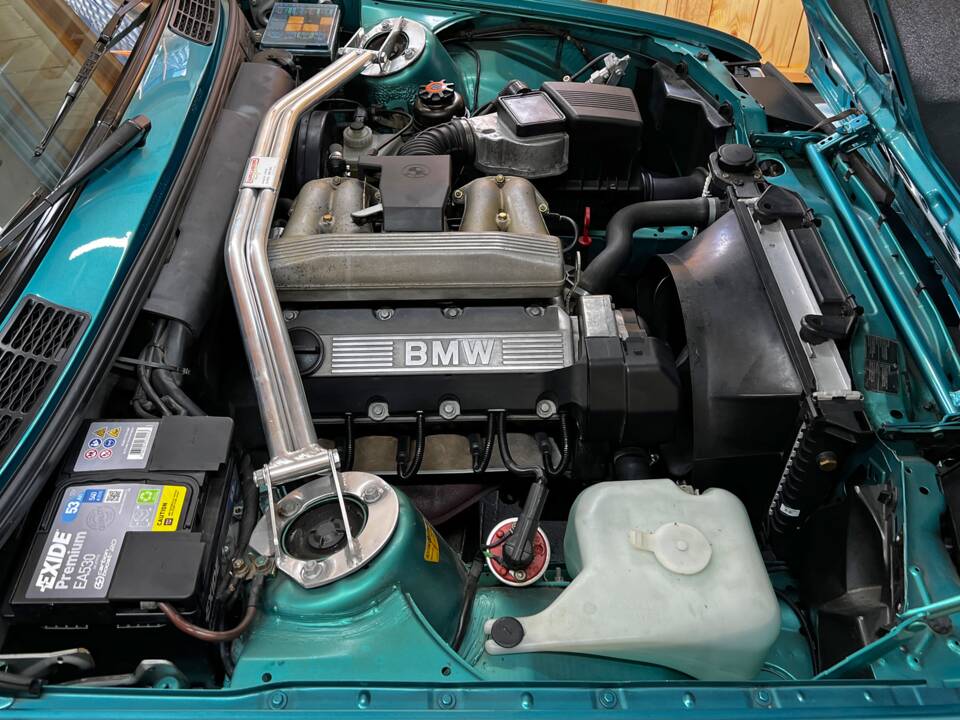 Immagine 15/21 di BMW 318i (1991)