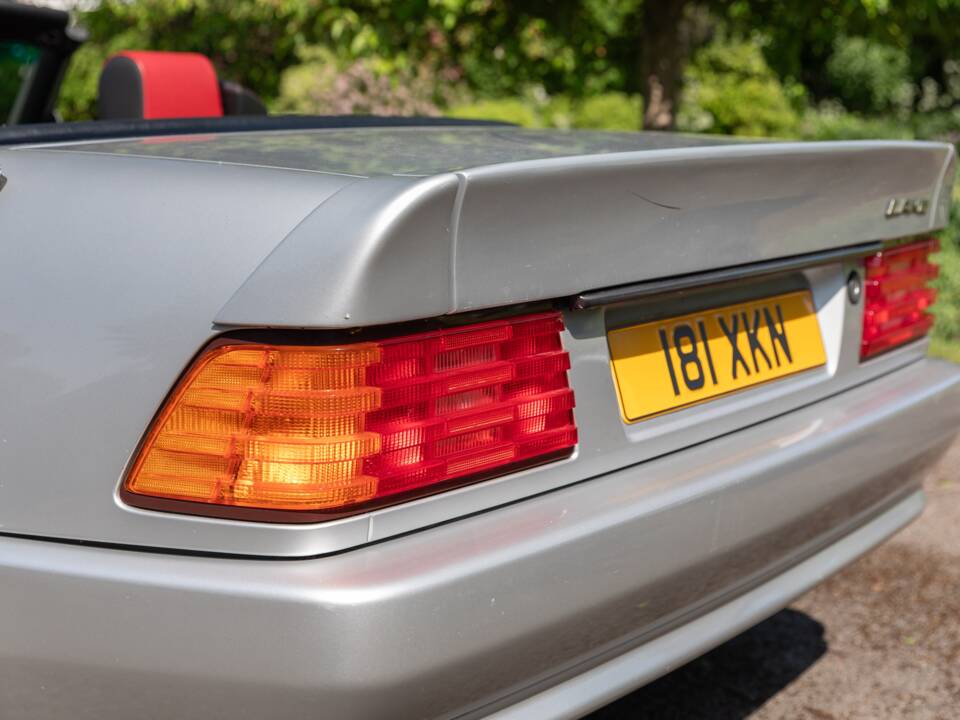 Image 29/50 of Mercedes-Benz SL 320 &quot;Mille Miglia&quot; (1995)