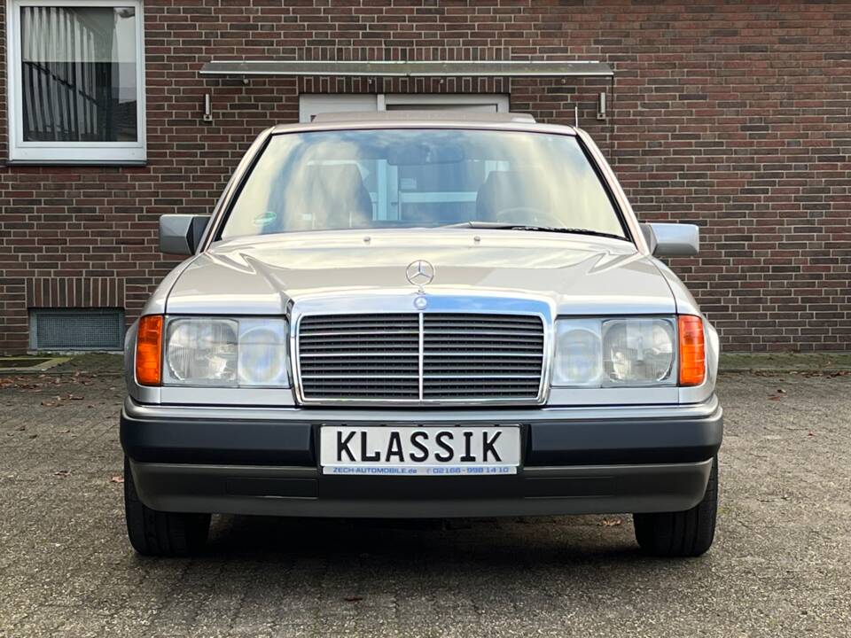 Image 3/24 de Mercedes-Benz 260 E (1990)