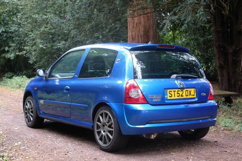 Image 10/38 of Renault Clio II 2.0 16V Sport (2002)