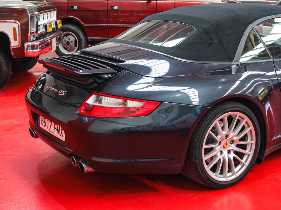 Image 26/48 of Porsche 911 Carrera 4S (2007)
